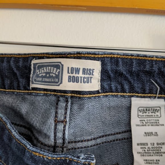 Levi's Signature Low Rise Bootcut Jeans Sz 8 Short - Picture 6 of 9
